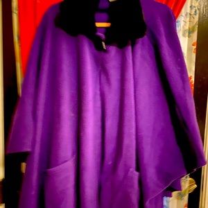 Classy faux fur collar cape.